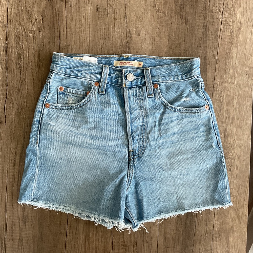Levi’s Women’s Premium Ribcage Shorts